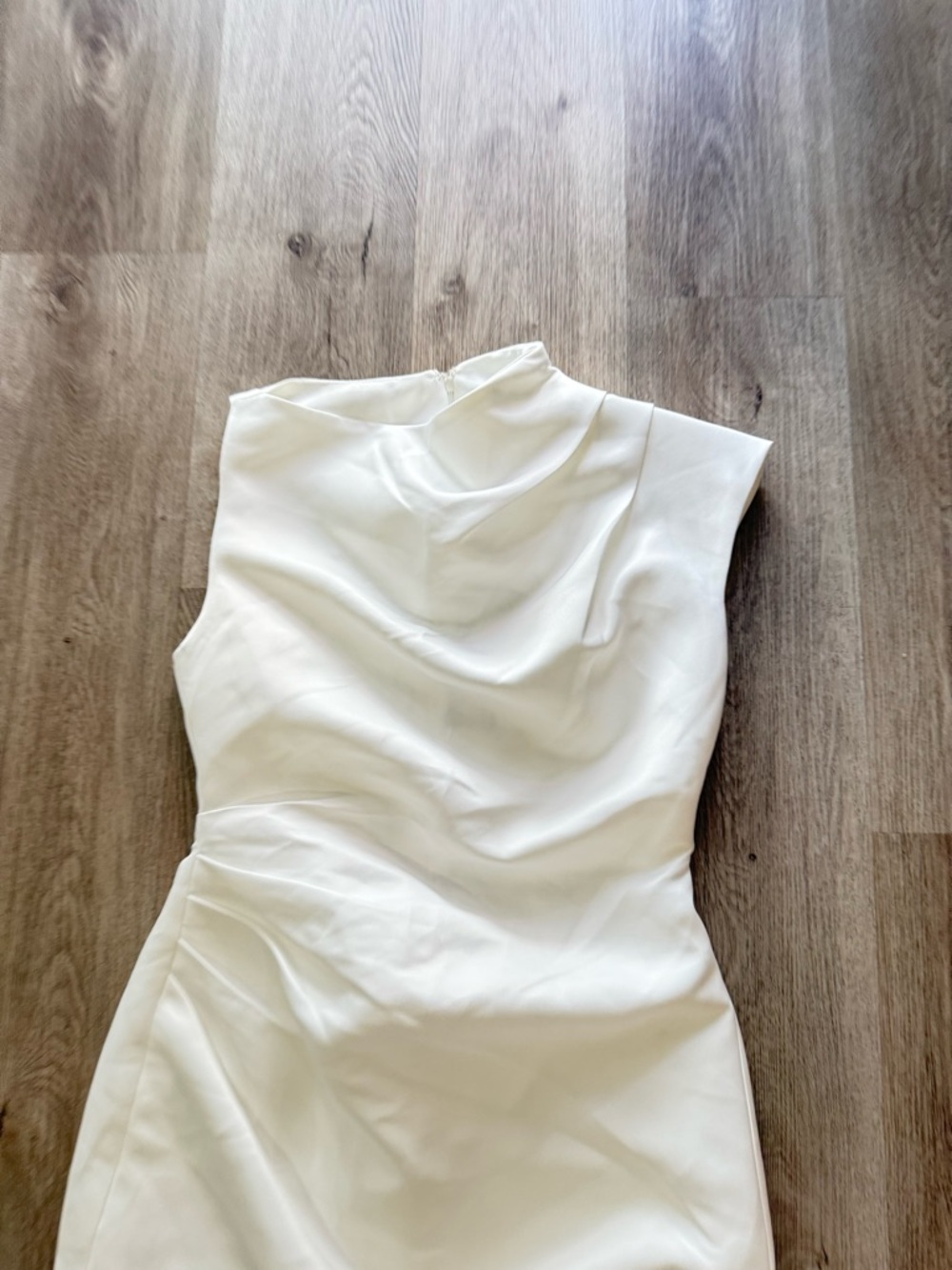 Elliatt coralie white sateen high neckline draped slit detail maxi dress medium - Picture 10 of 13